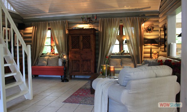 Blick vom Schlafzimmer in den Wohnbereich
